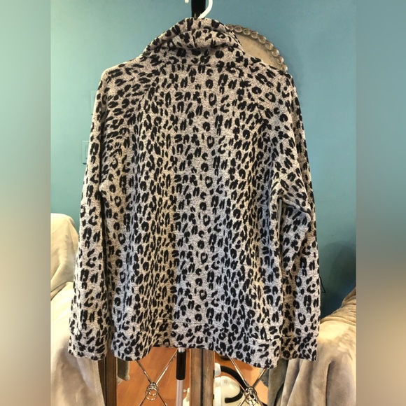 Sweatshirt - Picture 2 of 3